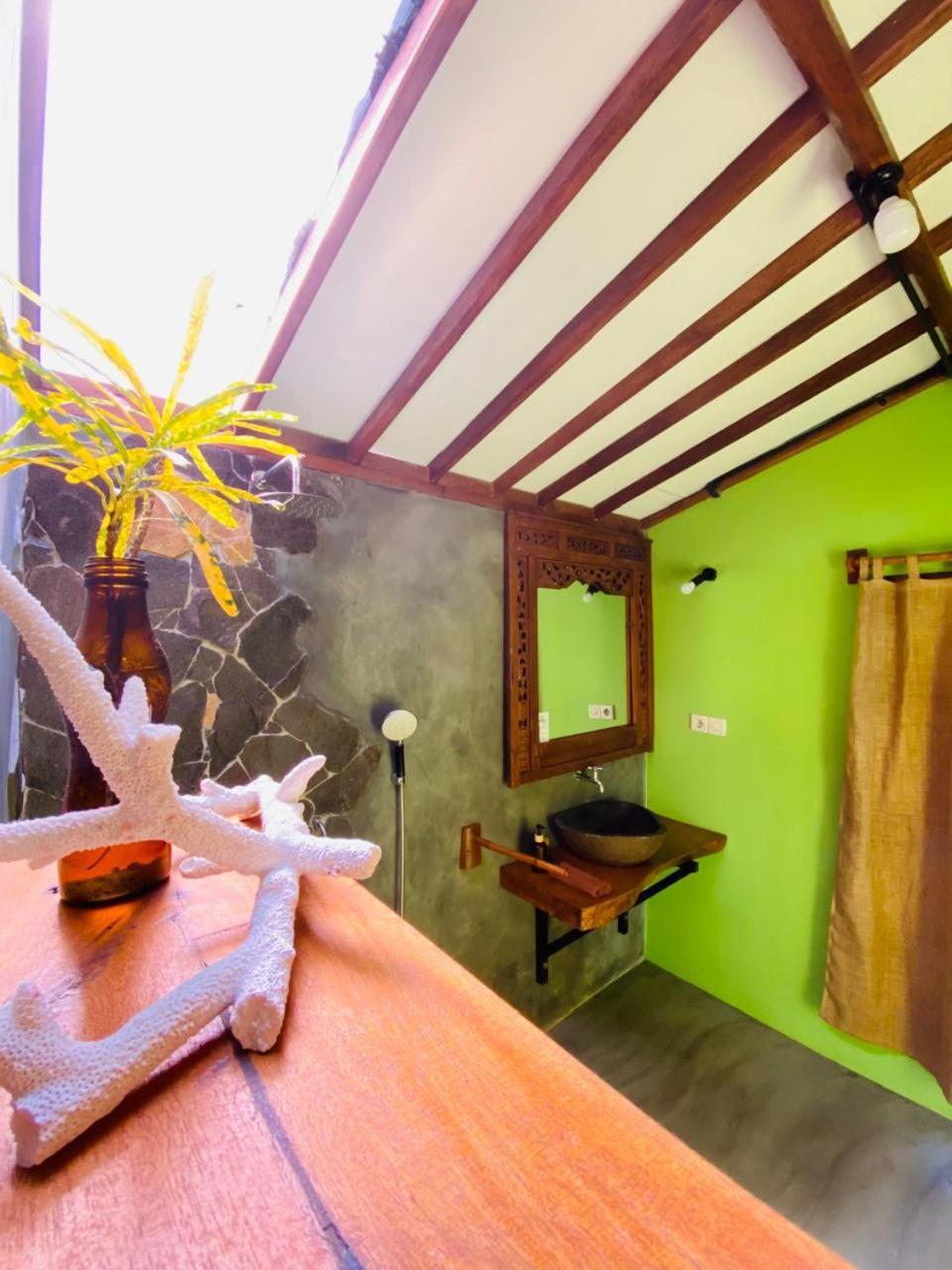 Hotel Eco Casa Karimunjawa-Inseln Exterior foto