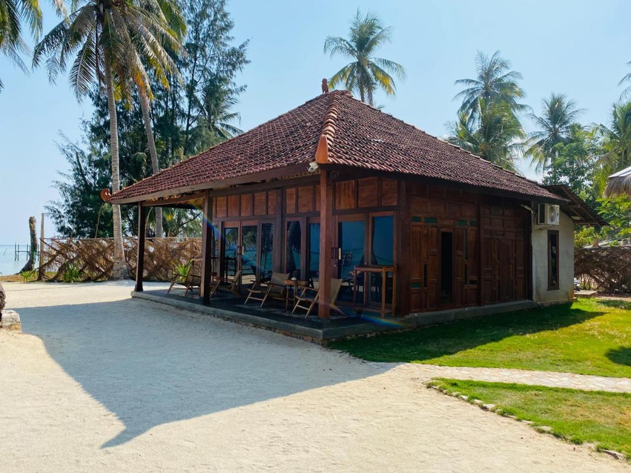 Hotel Eco Casa Karimunjawa-Inseln Exterior foto